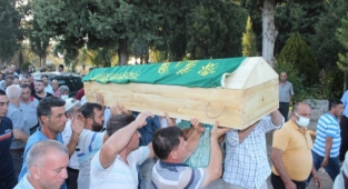 Baba ve küçük kızının cenazeleri yan yana defnedildi