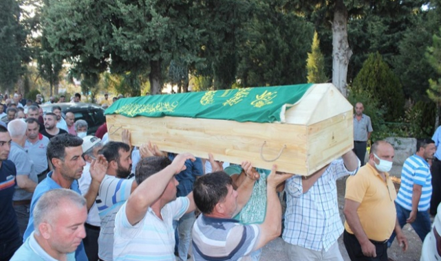 Baba ve küçük kızının cenazeleri yan yana defnedildi