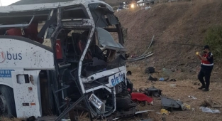 Balıkesir'de yolcu otobüsü devrildi: 15 kişi öldü, 17 kişi yaralandı