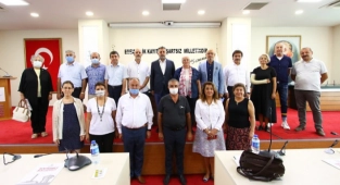Bayraklı Kent Konseyi başkanını seçti