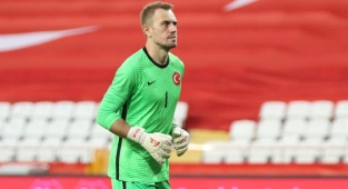 Beşiktaş kaleci Mert Günok ile sözleşme imzaladı