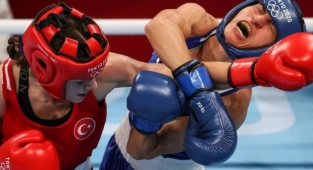 Boks kadınlar 51 kiloda Çakıroğlu gümüş madalya kazandı