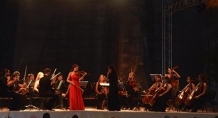 El Ele Müzik Senfoni Orkestrası rüzgarı