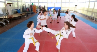 Karabağlar’da dolu dolu spor