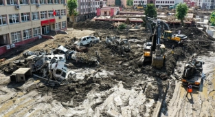 Karadeniz'deki sel felaketinde can kaybı 74'e yükseldi