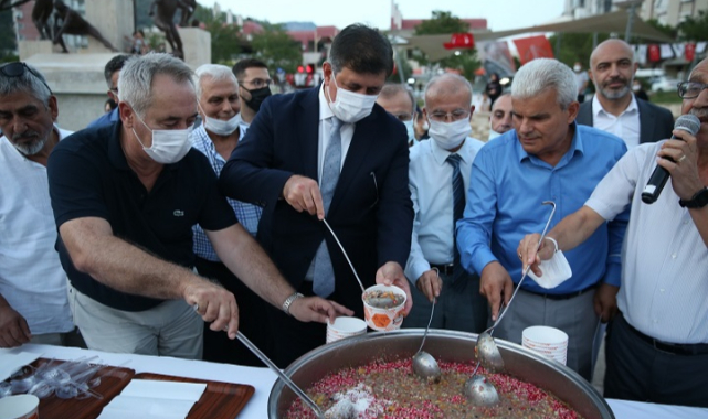 Karşıyaka’da aşure bereketi