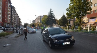 Kütahya’da otomobilin çarptığı kadın yaralandı