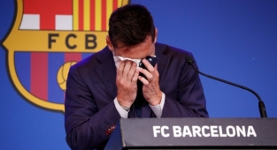 Messi, Barcelona'ya gözyaşlarıyla veda etti