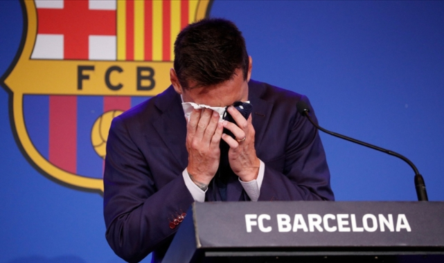 Messi, Barcelona'ya gözyaşlarıyla veda etti
