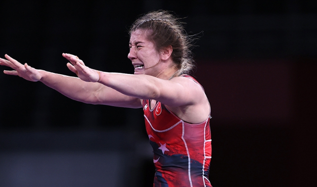 Milli güreşçi Yasemin Adar ilki başardı