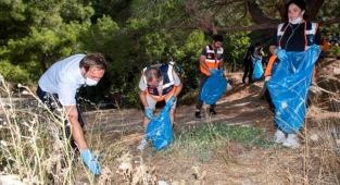 Ormanlık bölgelerden torbalarca atık toplandı