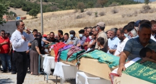 Trafik faciasında   vefat eden 7 kişi toprağa verildi