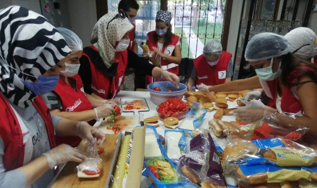 Türk Kızılay Urla'dan söndürme çalışmalarına destek