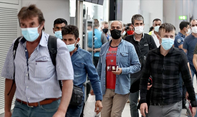 Türk vatandaşları THY uçağıyla yurda getirildi