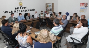 Urla'da kadın ve gençlik kolları üyeleriyle bir araya geldi