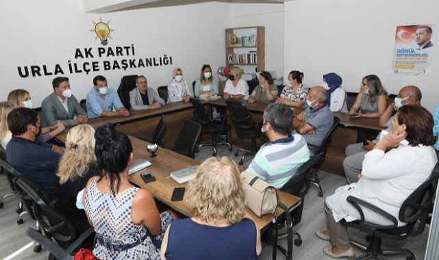 Urla'da kadın ve gençlik kolları üyeleriyle bir araya geldi