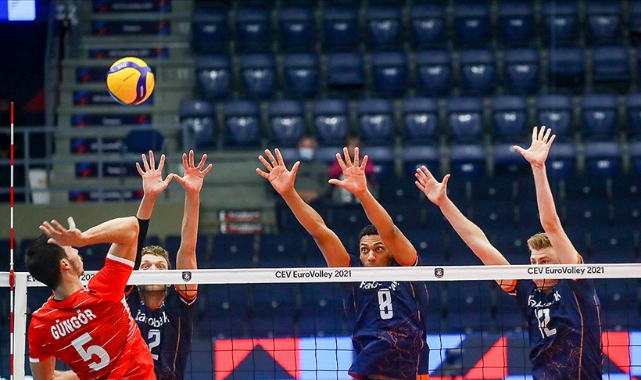 A Milli Erkek Voleybol Takımı grupta ilk mağlubiyetini aldı