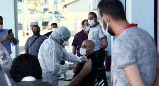 Aşı sayısı 106 milyon 893 bin 726'ya yükseldi