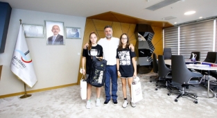Başkan Sandal Bayraklı’nın Gururu İlkim’e Sahip Çıktı