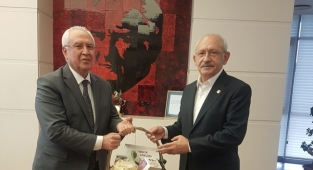 Başkan Selvitopu CHP Genel Başkanı'nı ziyaret etti.