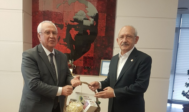 Başkan Selvitopu CHP Genel Başkanı'nı ziyaret etti.