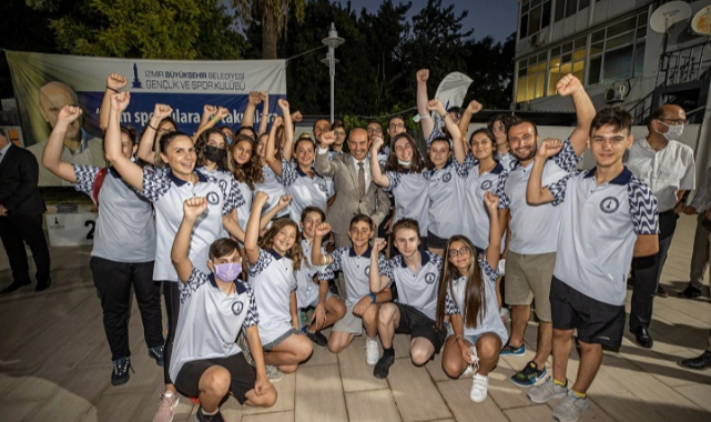 Başkan Soyer sporcularla bir araya geldi