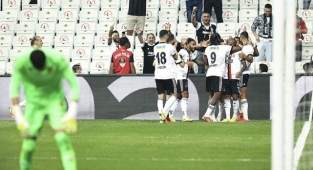 Beşiktaş maç fazlasıyla liderlik koltuğunda