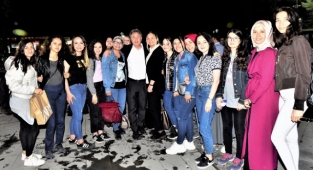 Bornova Belediyesi binalarını öğrencilere açıyor