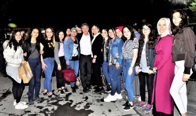 Bornova Belediyesi binalarını öğrencilere açıyor