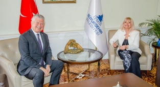 Bosnalı sanatçı duygu dolu anlar yaşattı