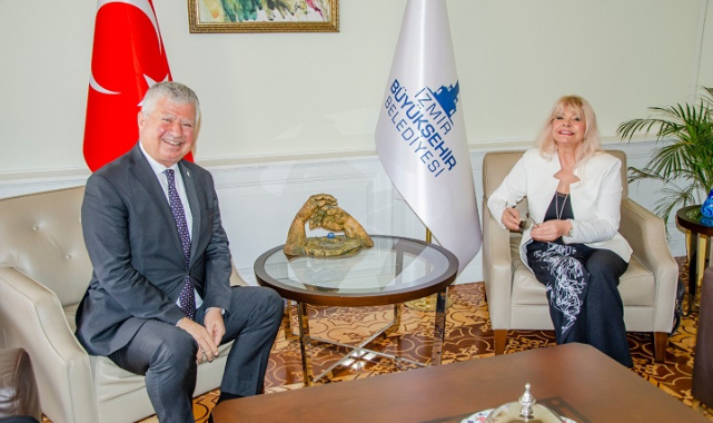 Bosnalı sanatçı duygu dolu anlar yaşattı