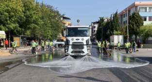 Buca sokaklarında dip köşe sonbahar temizliği