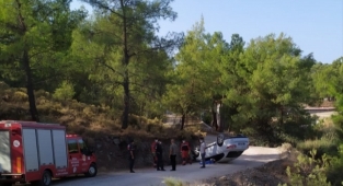 Devrilen otomobilin sürücüsü hayatını kaybetti