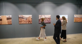 Göbeklitepe'nin fotoğrafları İzmir'de sergilendi