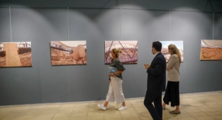 Göbeklitepe'nin fotoğrafları İzmir'de sergilendi