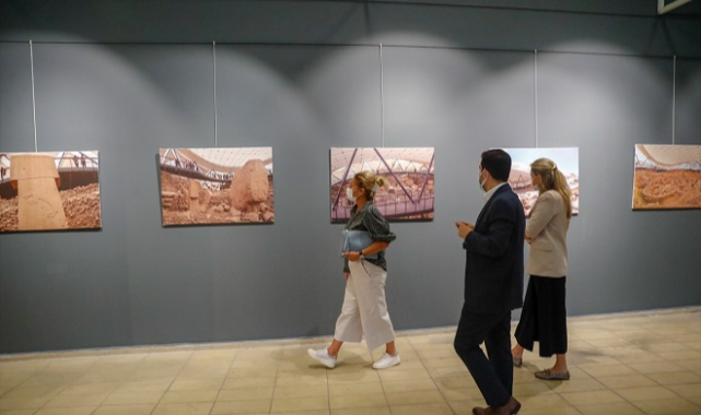 Göbeklitepe'nin fotoğrafları İzmir'de sergilendi
