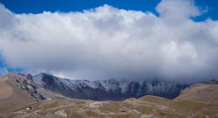 İç Anadolu'nun en yüksek dağı Erciyes'e kar yağdı