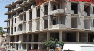 İzmir'de inşaattan düşen işçi öldü