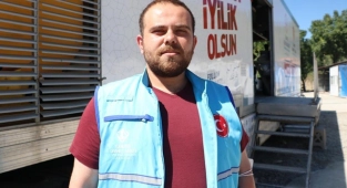 İzmir'den Bozkurt'a gelen gönüllü bir aydır gece gündüz çalışıyor