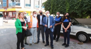 Kamusal alanda kalan yapıların yıkımları devam ediyor.