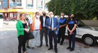 Kamusal alanda kalan yapıların yıkımları devam ediyor.
