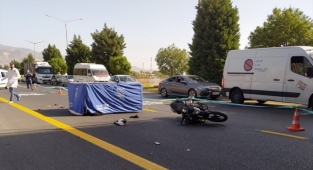 Otobüsle çarpışan motosikletin sürücüsü öldü