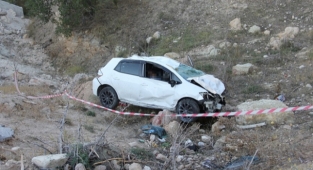 Şarampole devrilen otomobildeki 1 kişi öldü