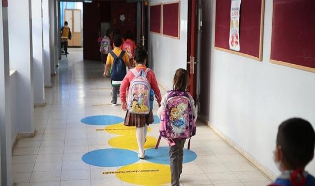 Sınıfta pozitif vaka çıkarsa ne olacak? MEB 81 ile rehber gönderdi