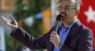 Sürekli, Seferihisar'da ziyaretlerde bulundu