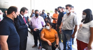 Turistleri taşıyan otobüs ile öğrenci servisi çarpıştı: 1 ölü, 55 yaralı