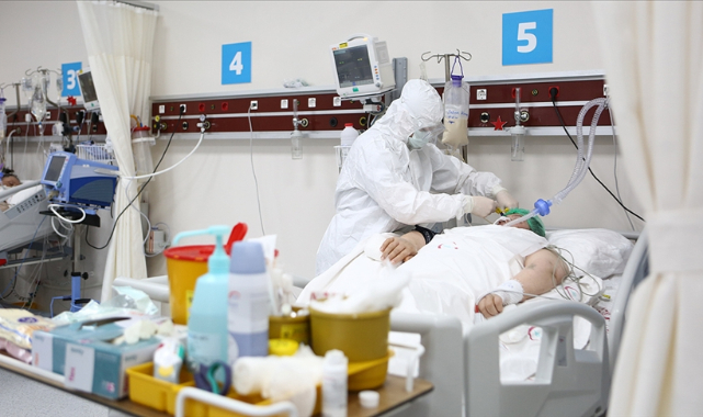 Türkiye'de 23 bin 914 kişinin Kovid-19 testi pozitif çıktı