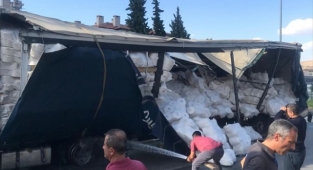 Zincirleme trafik kazasında 1 kişi öldü, 4 kişi yaralandı