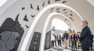 30 Ekim’de yitirdiklerimizin anısına Deprem Anıtı açıldı