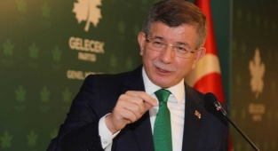 Ahmet Davutoğlu'nun bindiği asansör çakıldı